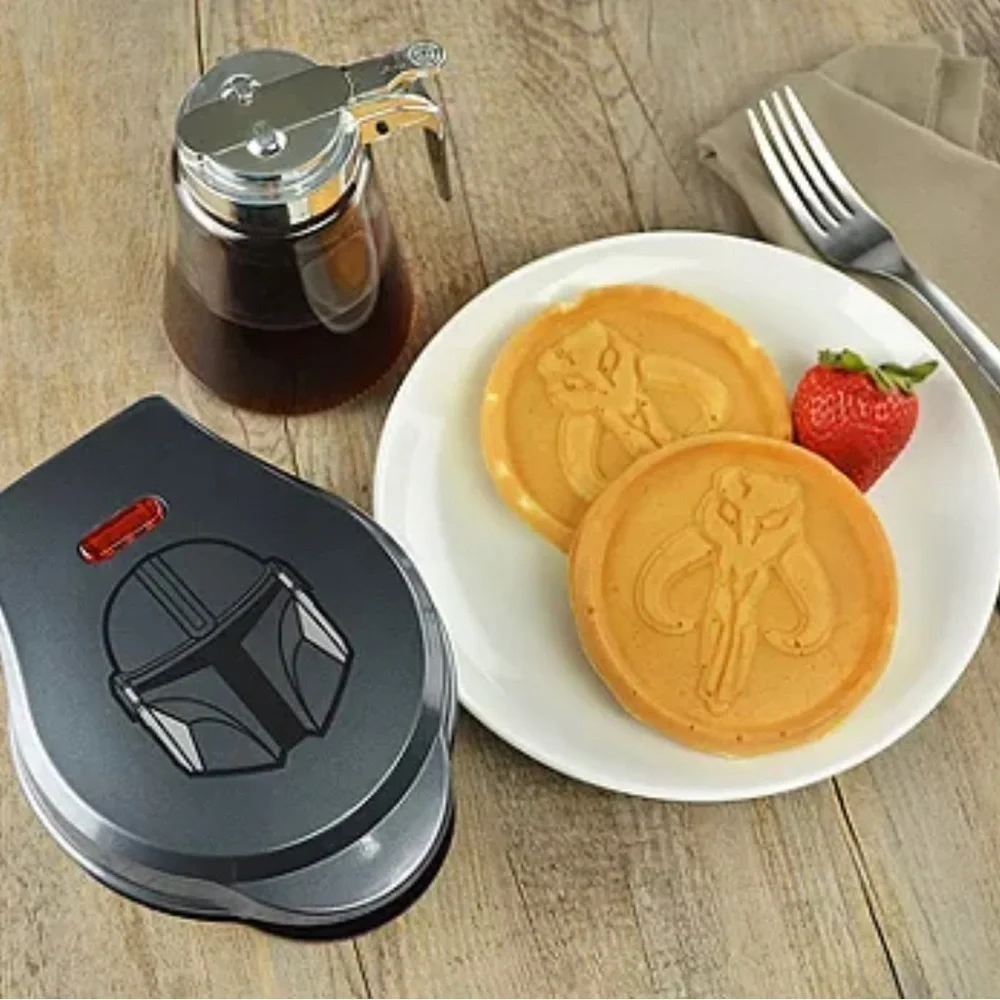 Star Wars Mandalorian 4In Mini Waffle Maker NIB